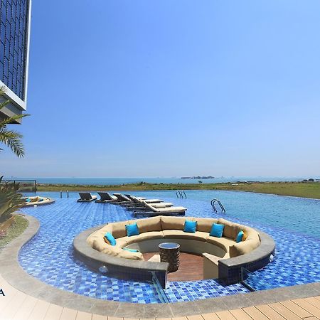 The Rinra Hotell Makassar Exteriör bild