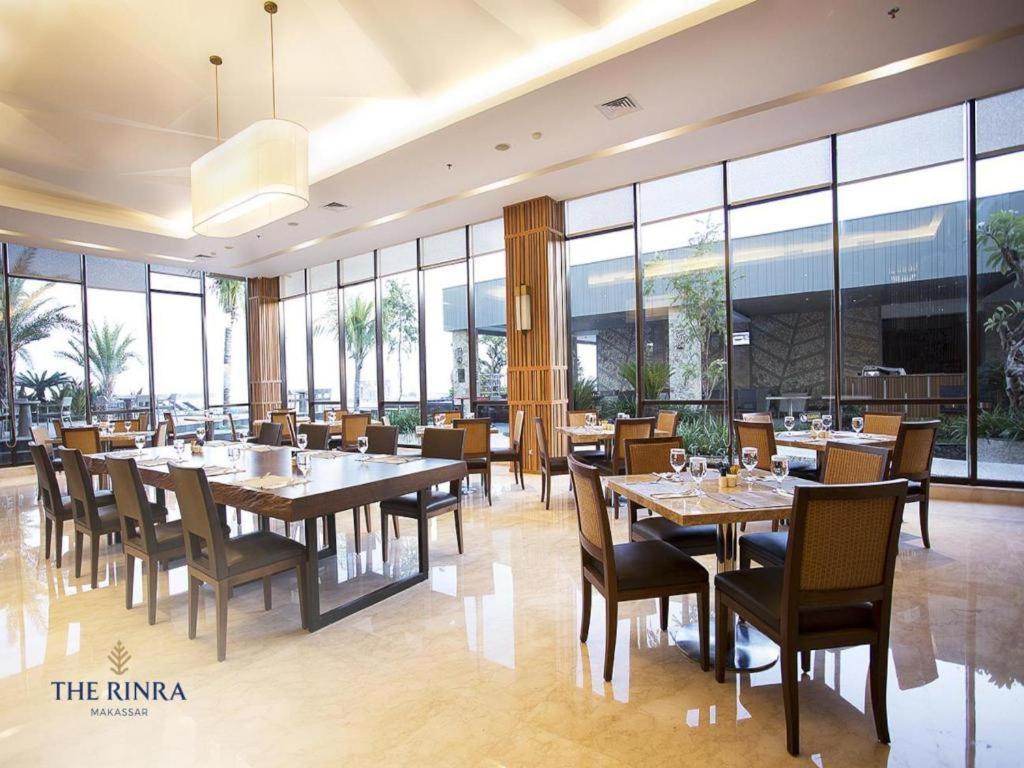 The Rinra Hotell Makassar Exteriör bild