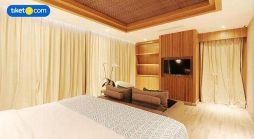 The Rinra Hotell Makassar Exteriör bild