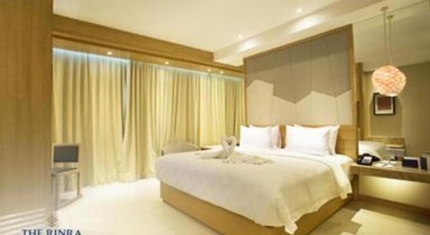 The Rinra Hotell Makassar Exteriör bild