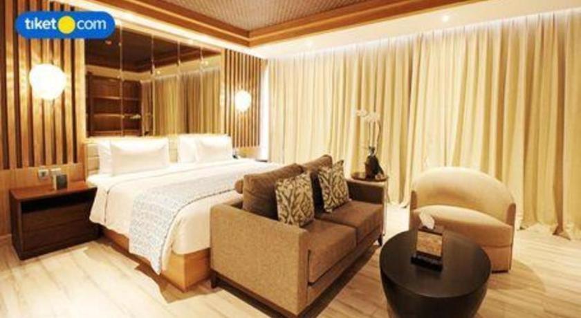 The Rinra Hotell Makassar Exteriör bild