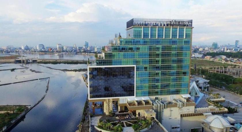 The Rinra Hotell Makassar Exteriör bild