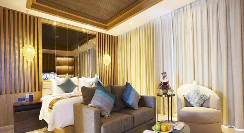 The Rinra Hotell Makassar Exteriör bild