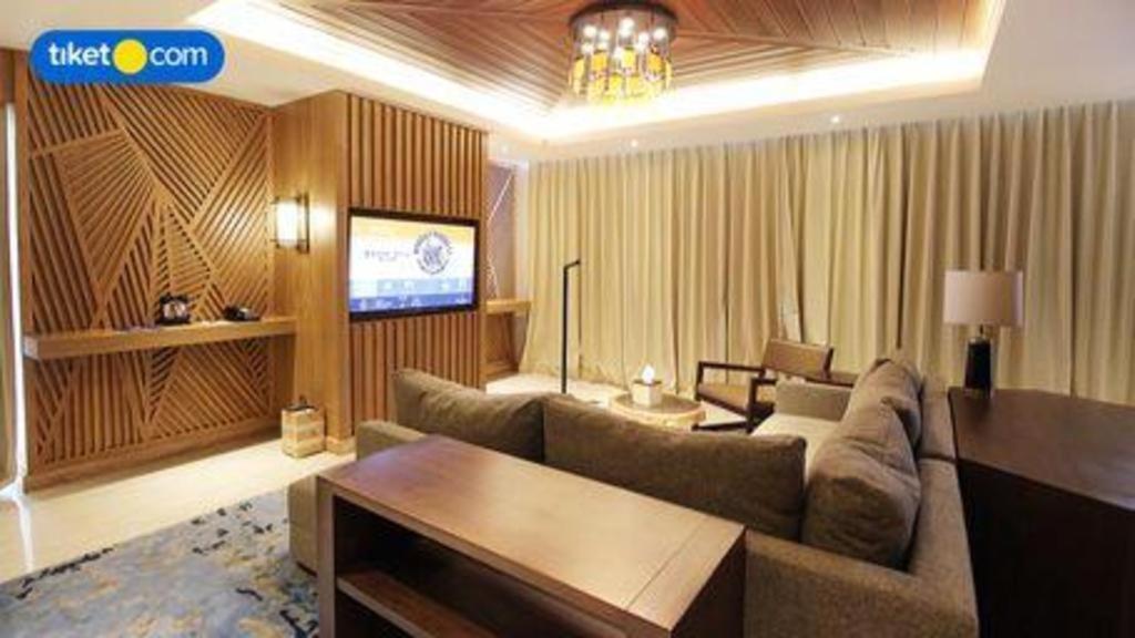 The Rinra Hotell Makassar Exteriör bild