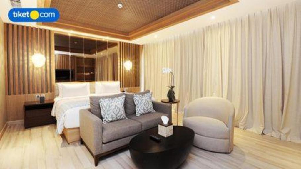 The Rinra Hotell Makassar Exteriör bild
