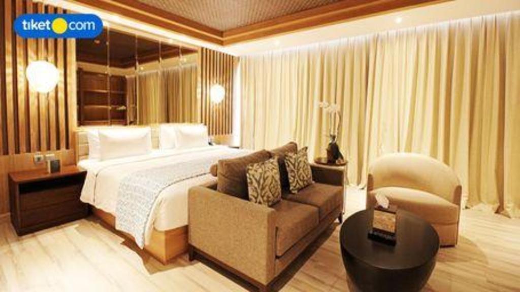 The Rinra Hotell Makassar Exteriör bild